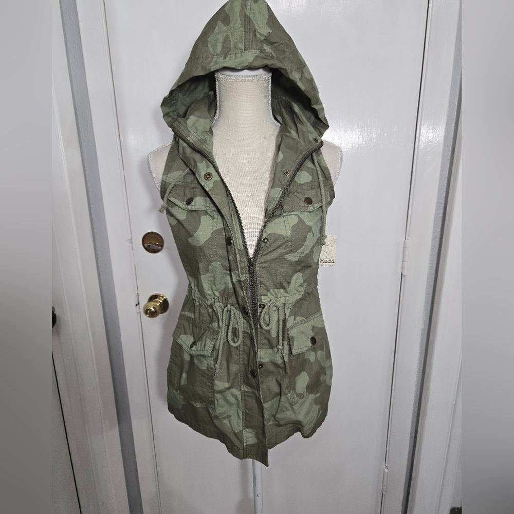 Junior's Mudd camo zip-up vest NWT - Picture 2 of 12